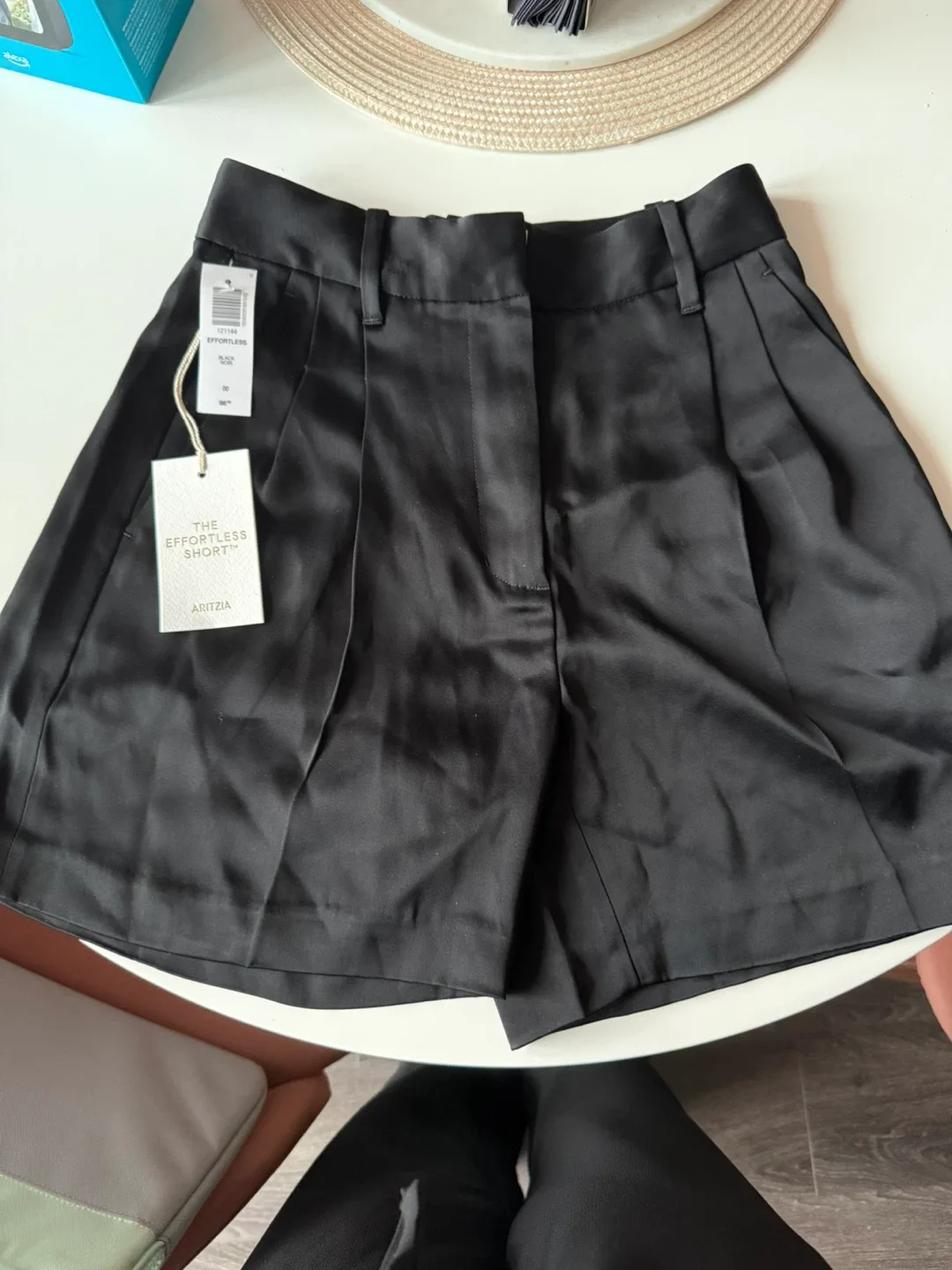NWT - Aritzia The Effortless Short - Black, Size 00