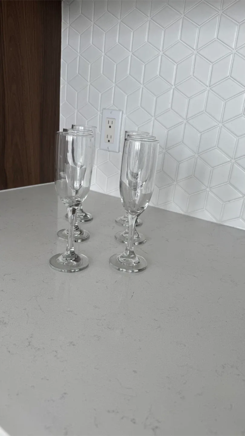 Champagne Flutes - Set of 6 image indicator(2)
