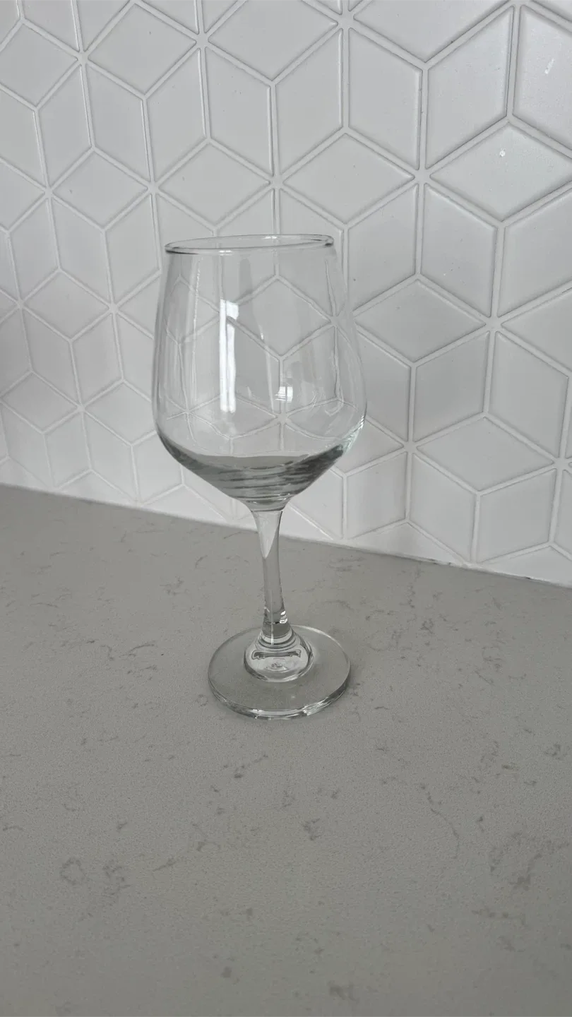 Set of 6 Wine Glasses image indicator(4)