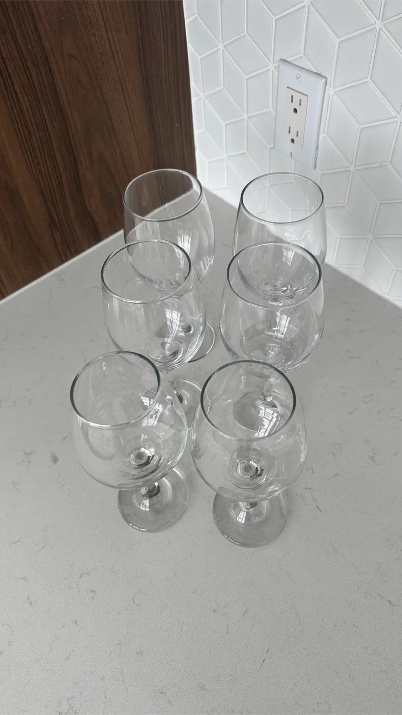 Set of 6 Wine Glasses image indicator(3)