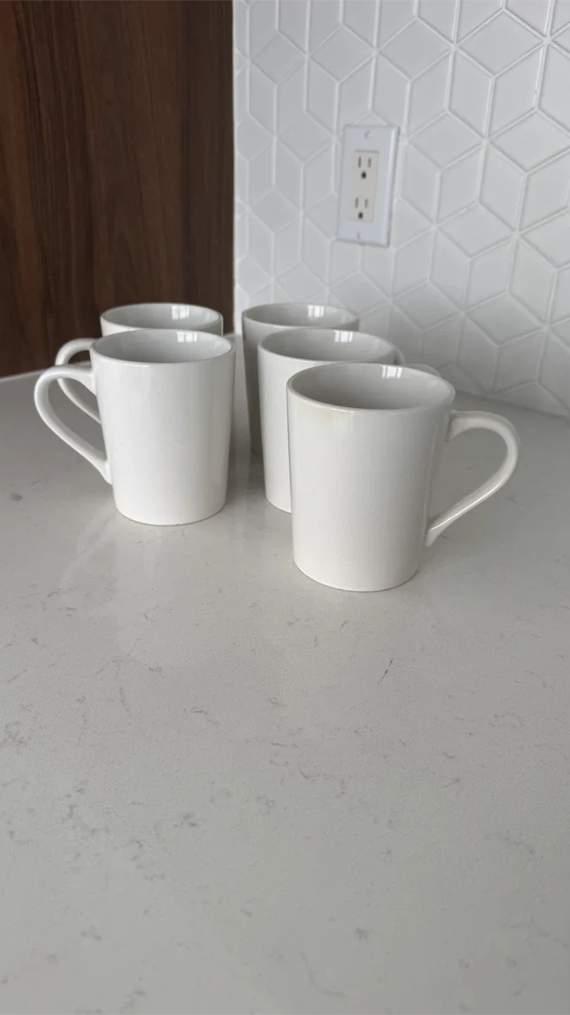 Set of 5 White Ceramic Mugs image indicator(3)