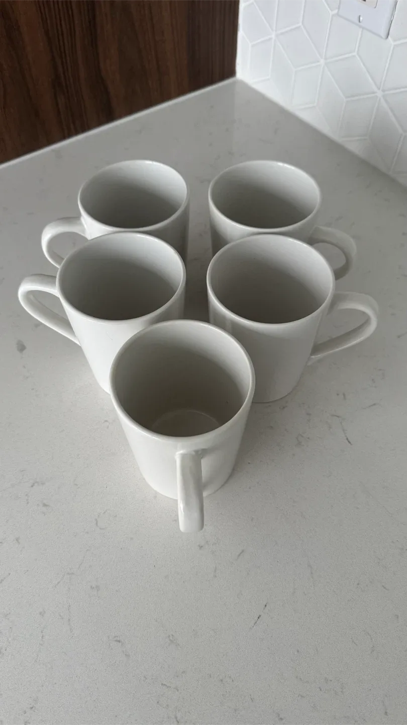 Set of 5 White Ceramic Mugs image indicator(2)