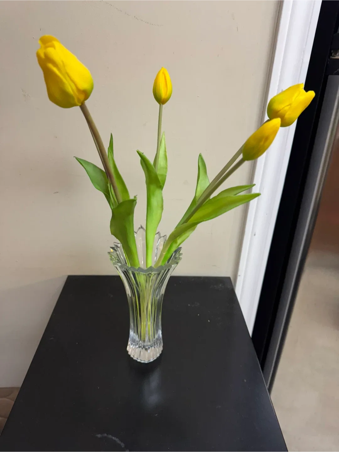 Home Decor Items - Chair, Plate, Kendal Device, Vase image indicator(3)