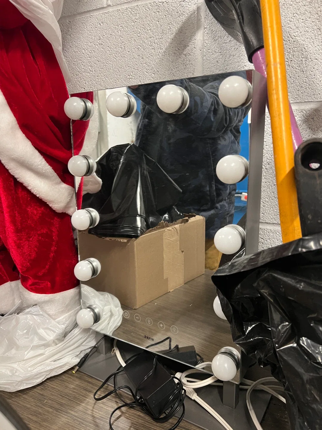 iHome Vanity Mirror with Lights