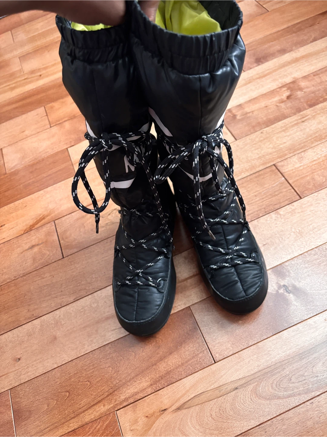 Moon Boots Size 7 - photo 2
