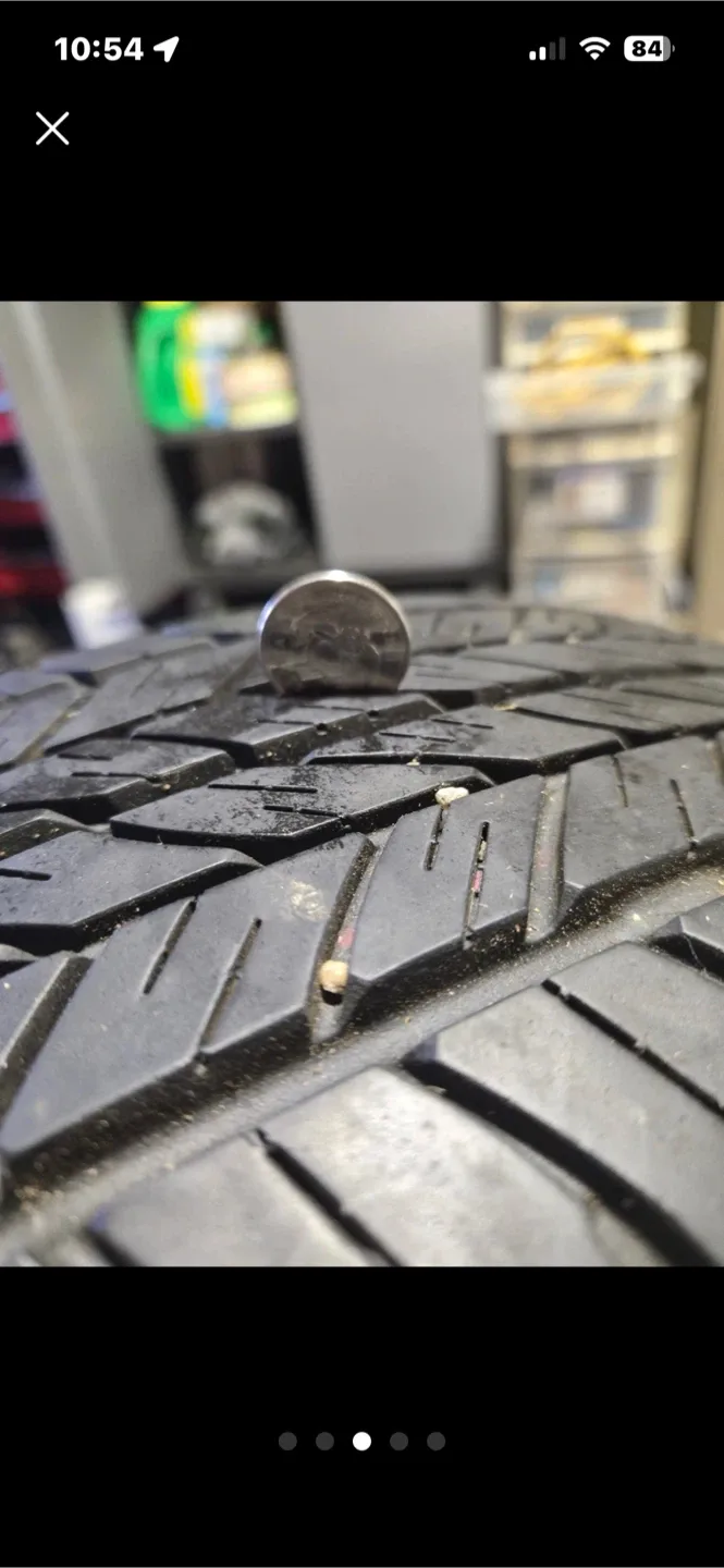 P215/60R17 95H Dunlop Tire image indicator(3)