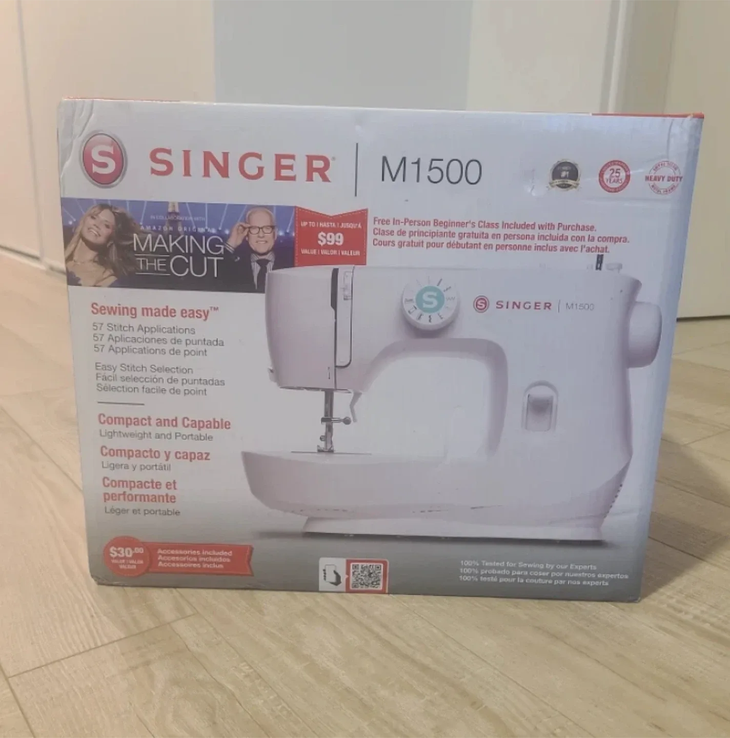 Singer M1500 Sewing Machine - Like New!