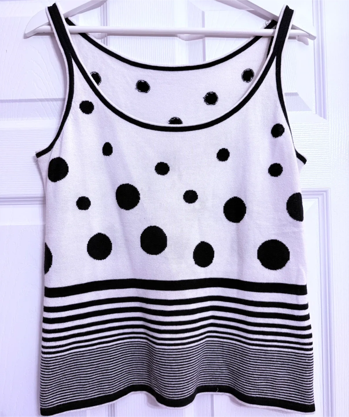 Unbranded women’s size Medium Knit Cardigan & Tank Set image indicator(2)