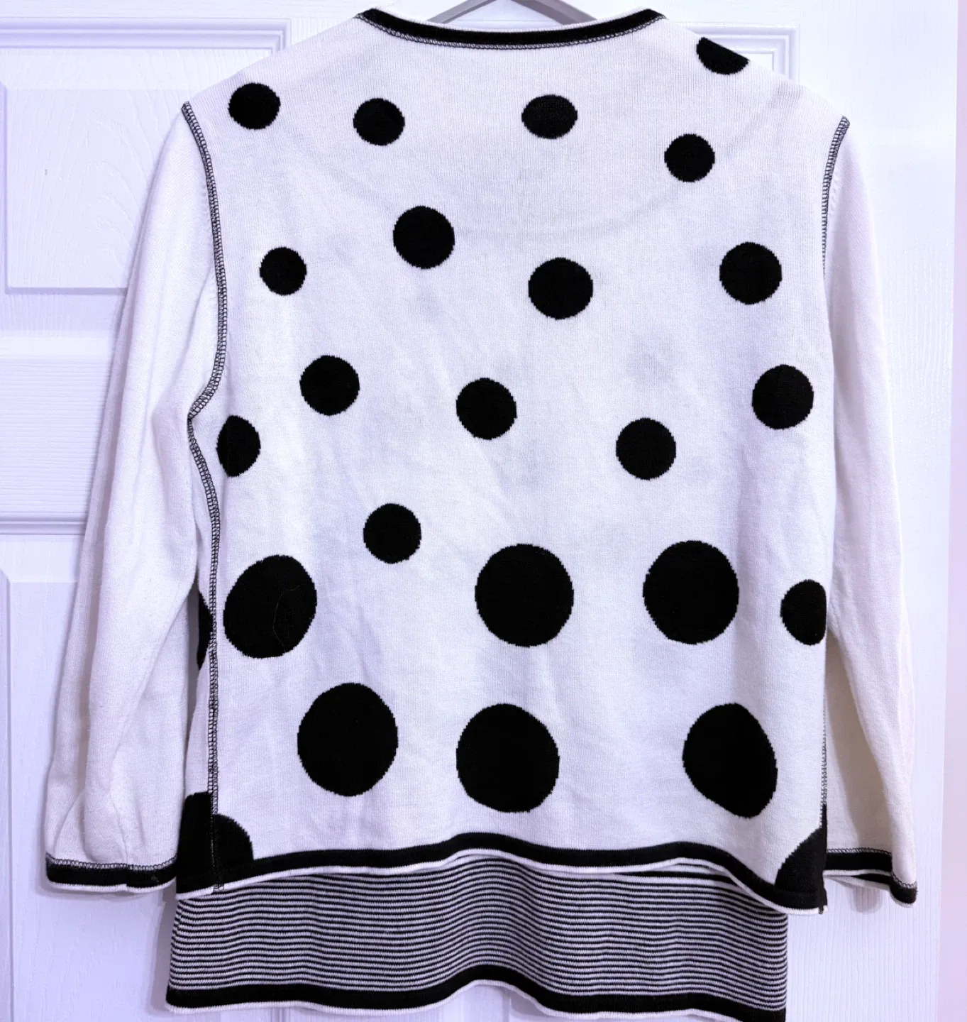 Unbranded women’s size Medium Knit Cardigan & Tank Set image indicator(4)