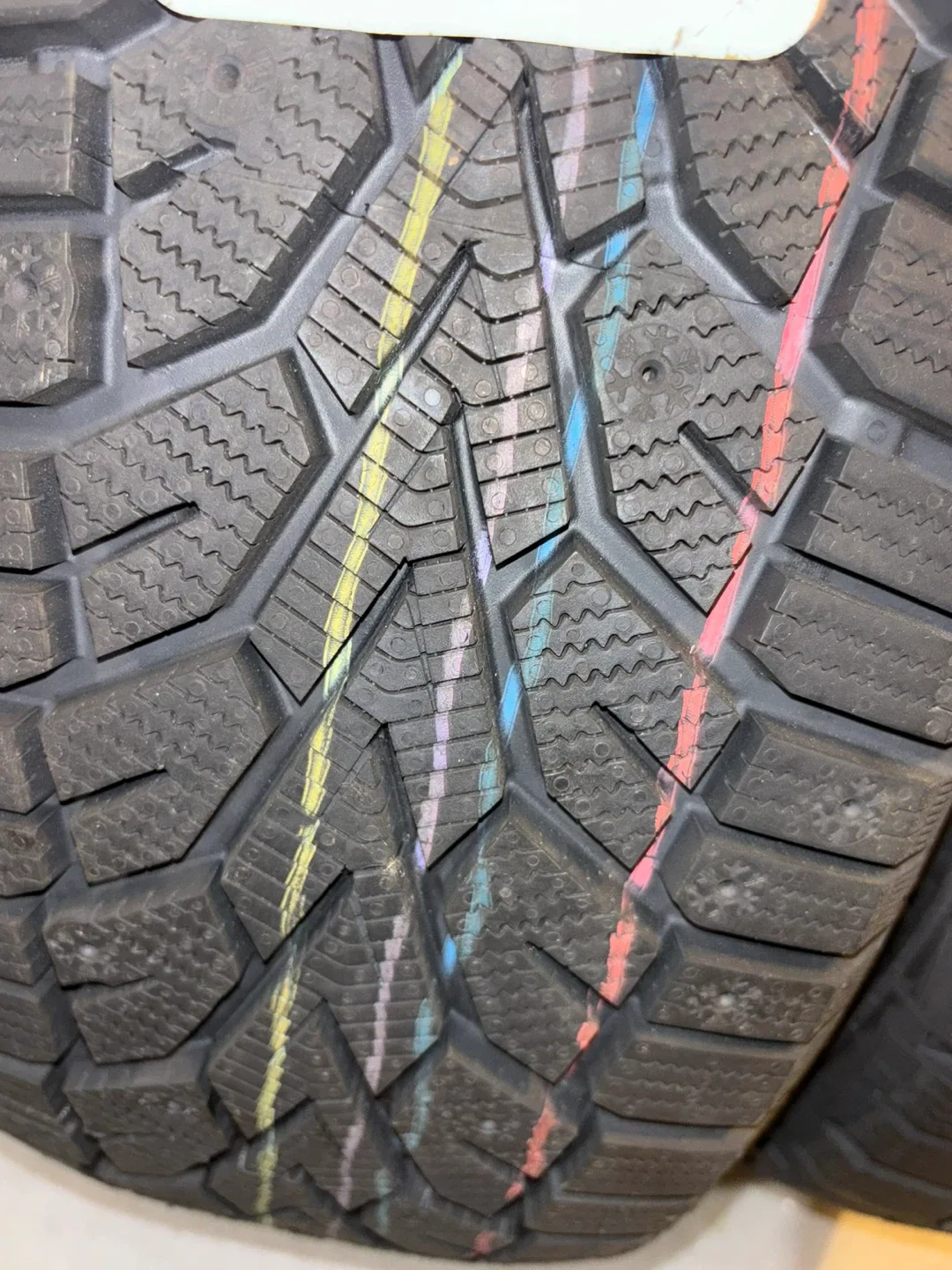 BRAND NEW- General Tire Altimax Arctic 12 215/60 R16 XL image indicator(3)