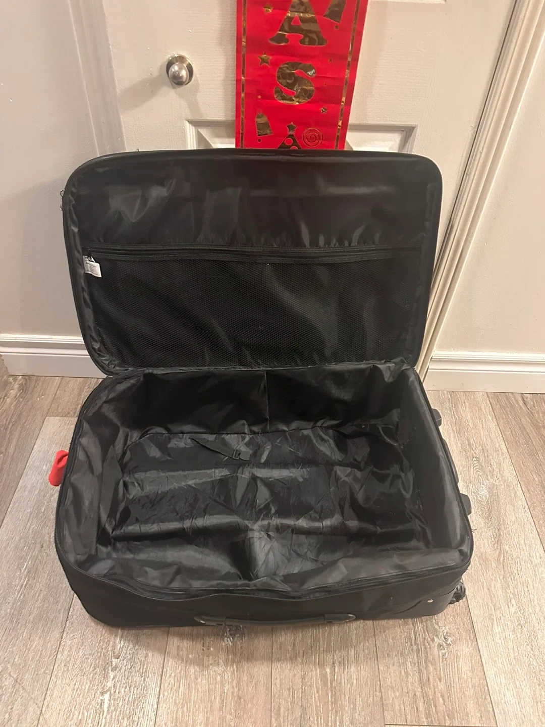 Black Rolling Suitcase image indicator(4)