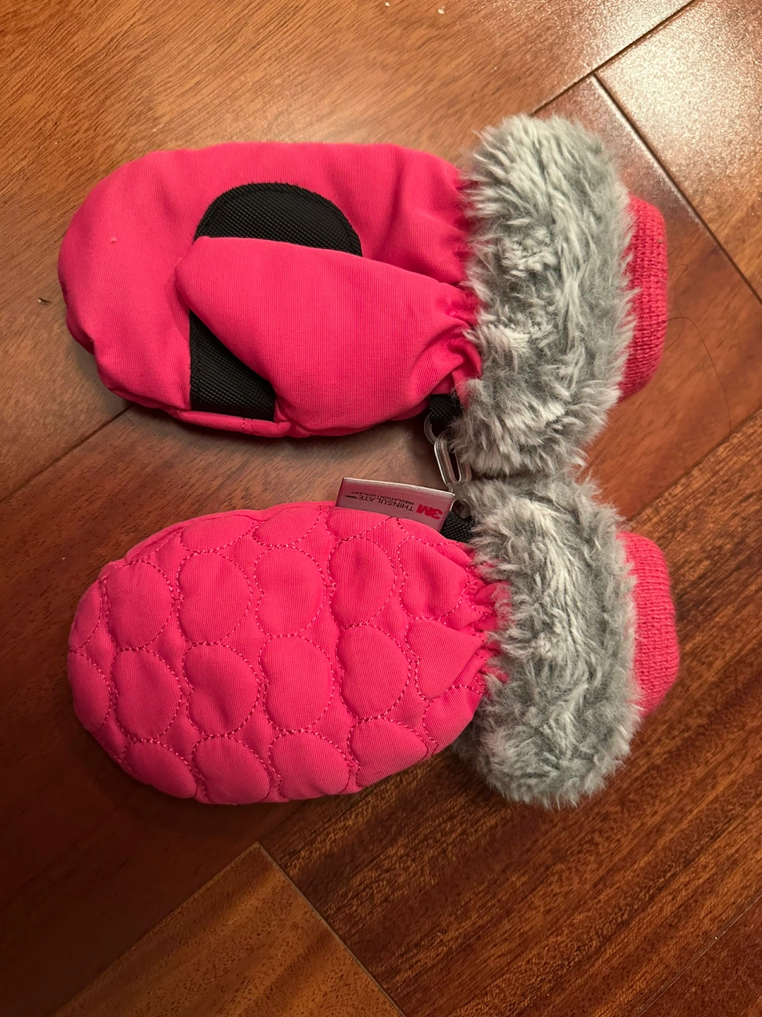 UGG Pink Kids' Boots US 9 and insulated gloves - photo 2