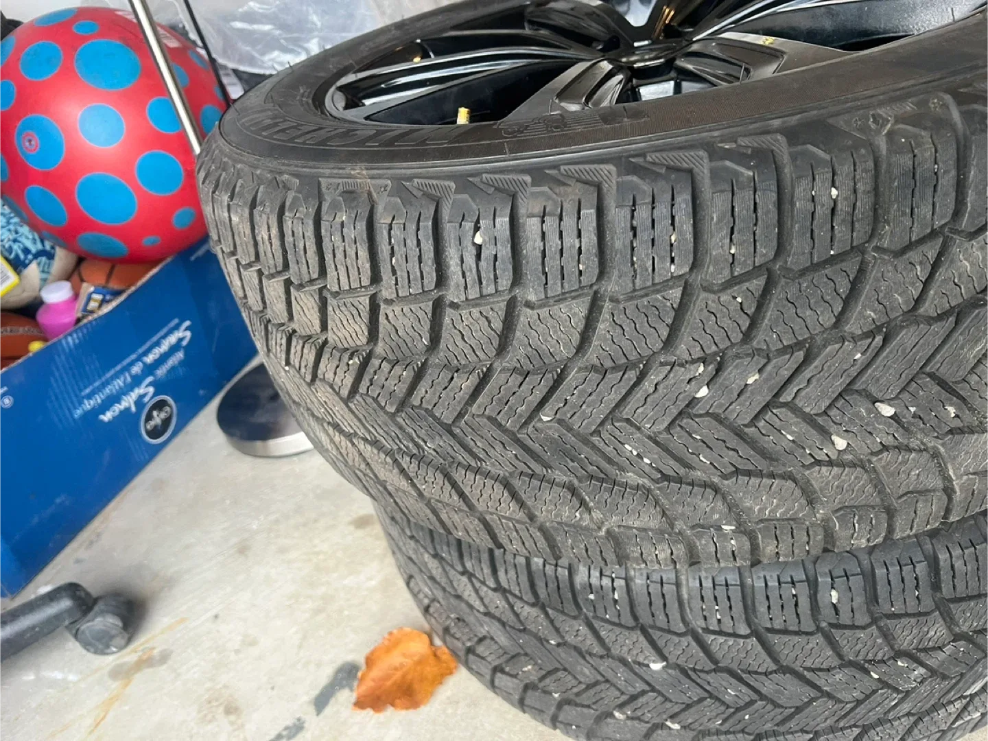 Set of 3 ART Black Winter Tires 245/50 R18 image indicator(4)