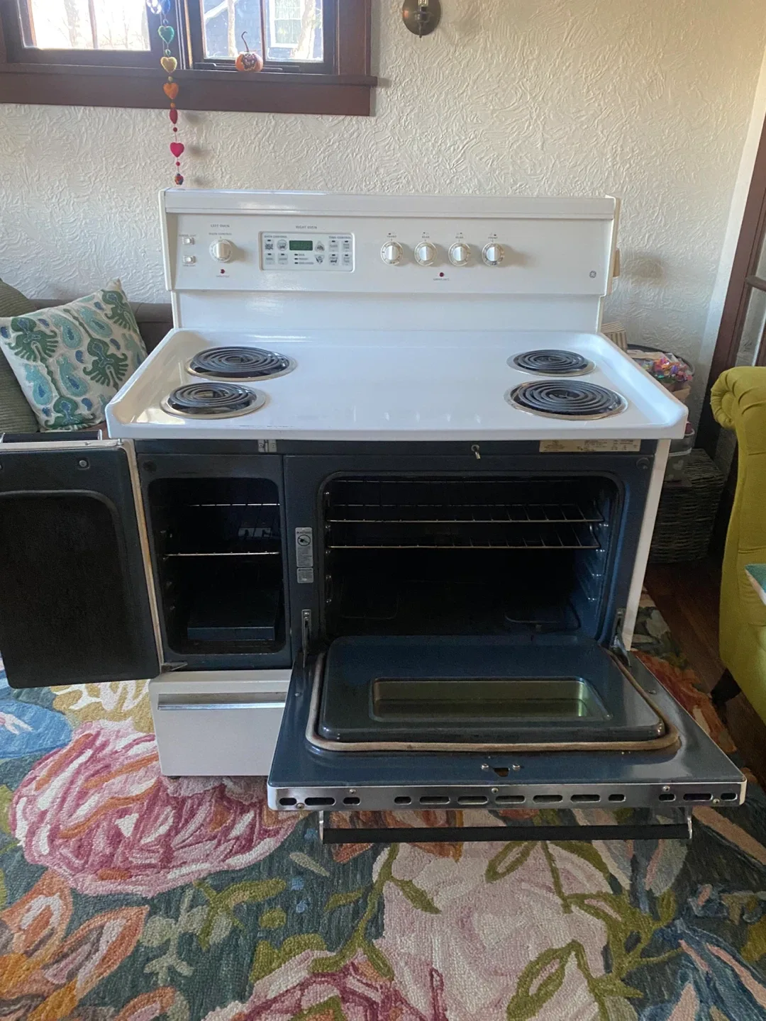 GE Electric range/oven $250 image indicator(2)