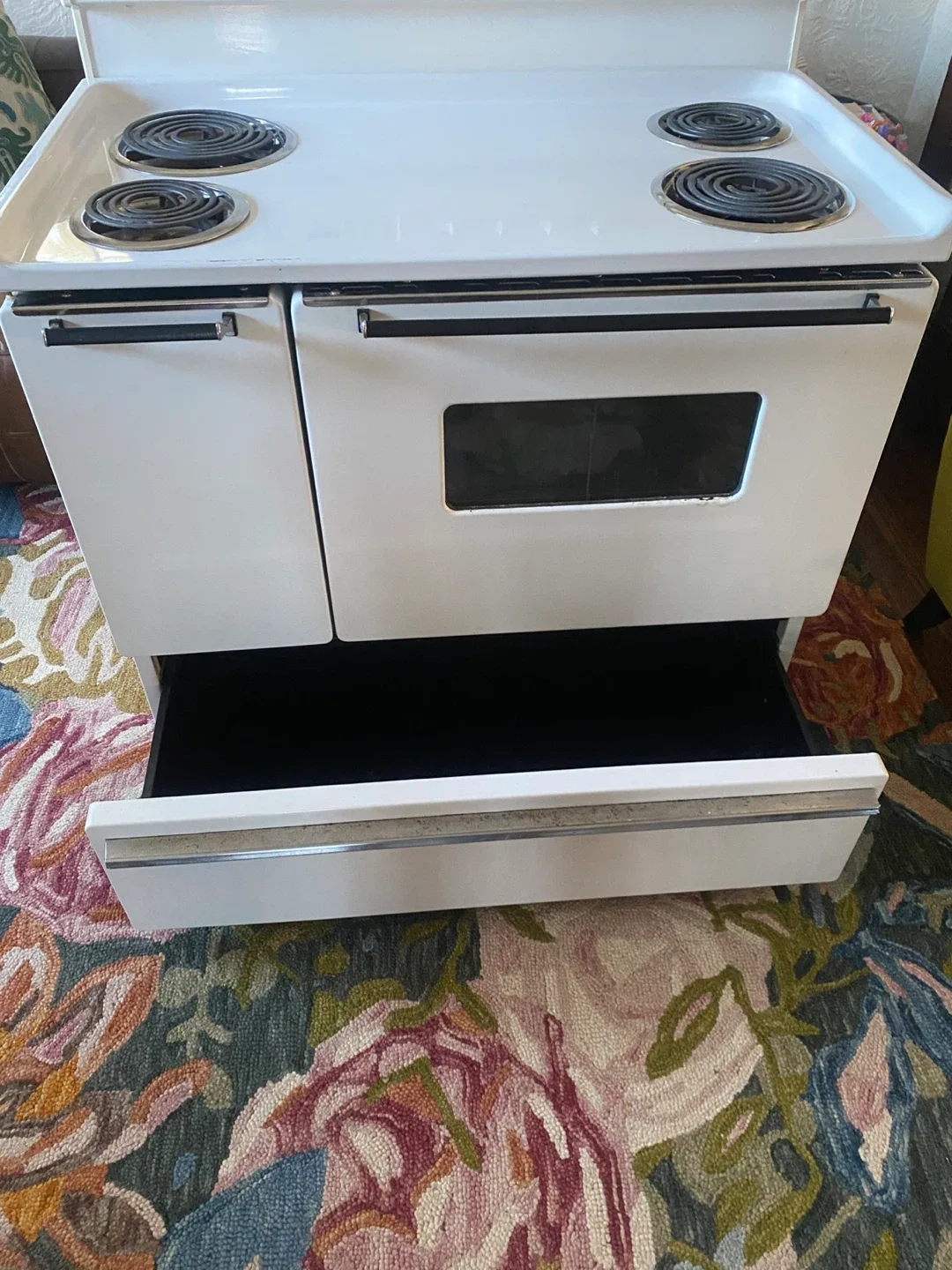 GE Electric range/oven $250 image indicator(4)