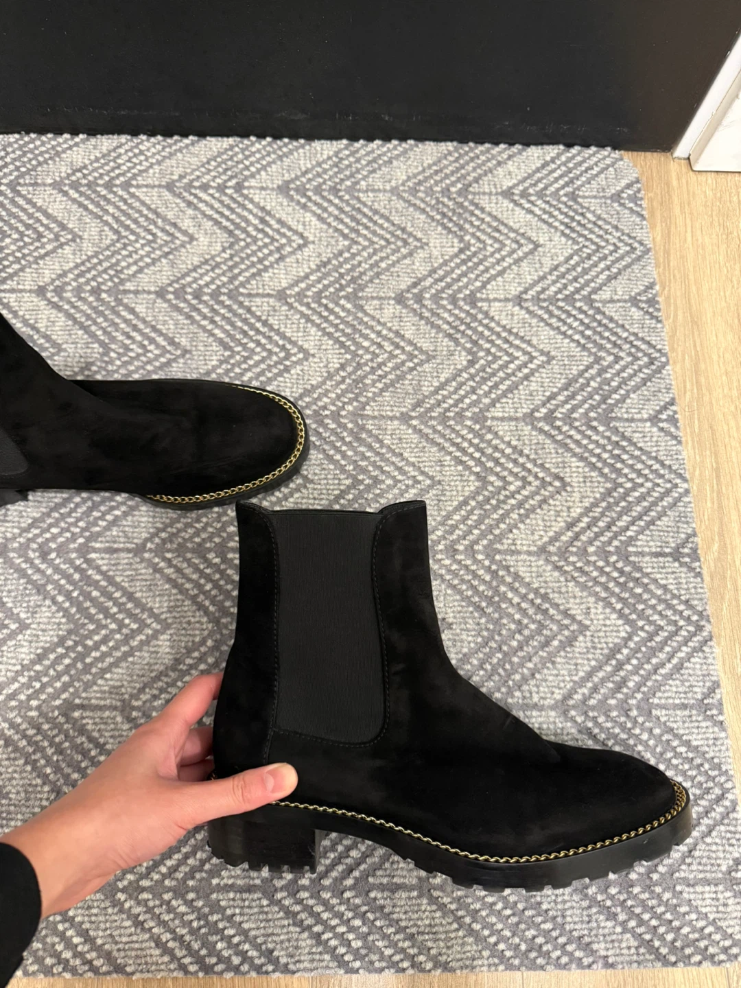Stuart Weitzman Suede Chelsea Boots Size 7