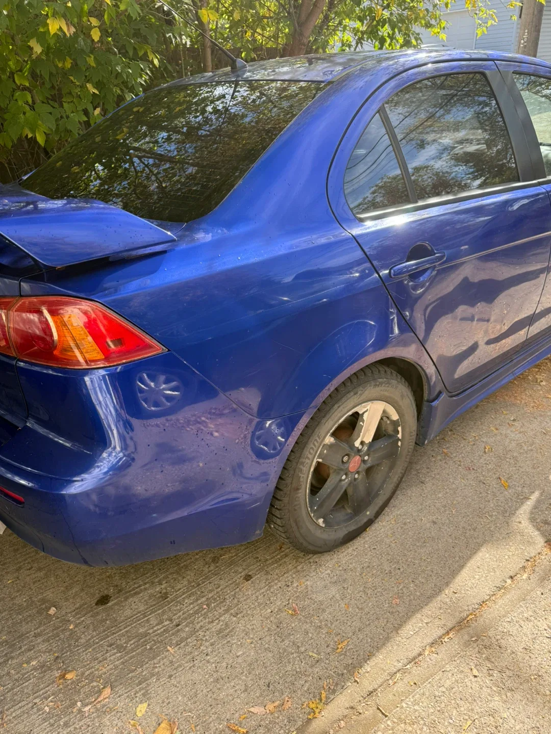 Blue Mitsubishi Lancer image indicator(3)