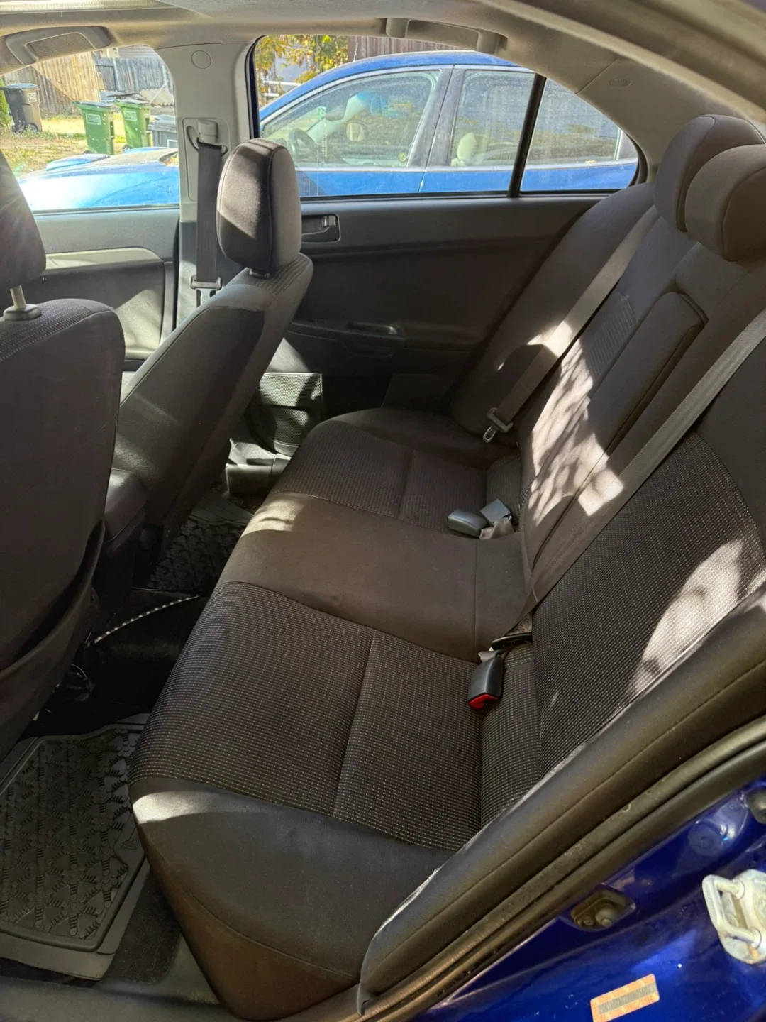 Blue Mitsubishi Lancer image indicator(8)