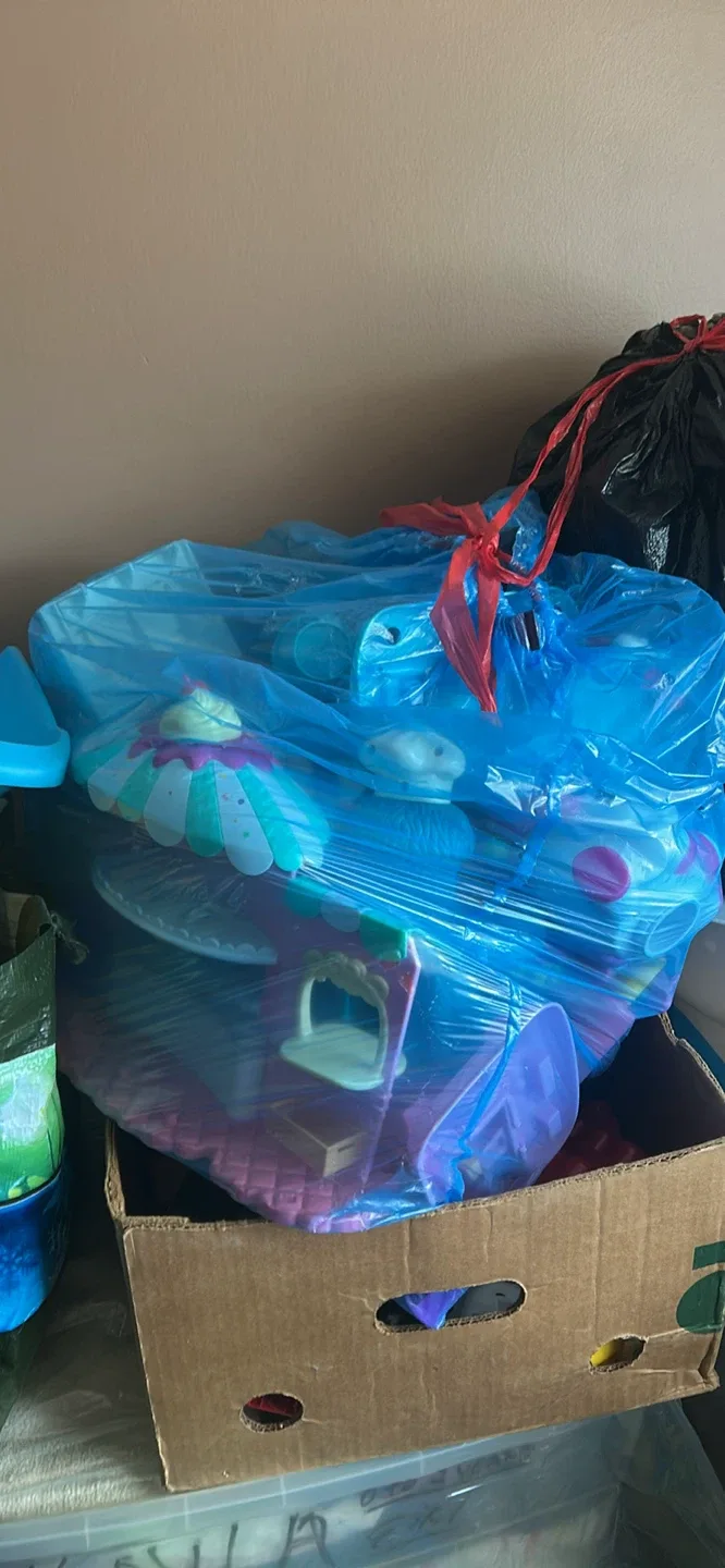 ZOOB BuilderZ, Batman Playset & Black Bathroom Mirror image indicator(4)