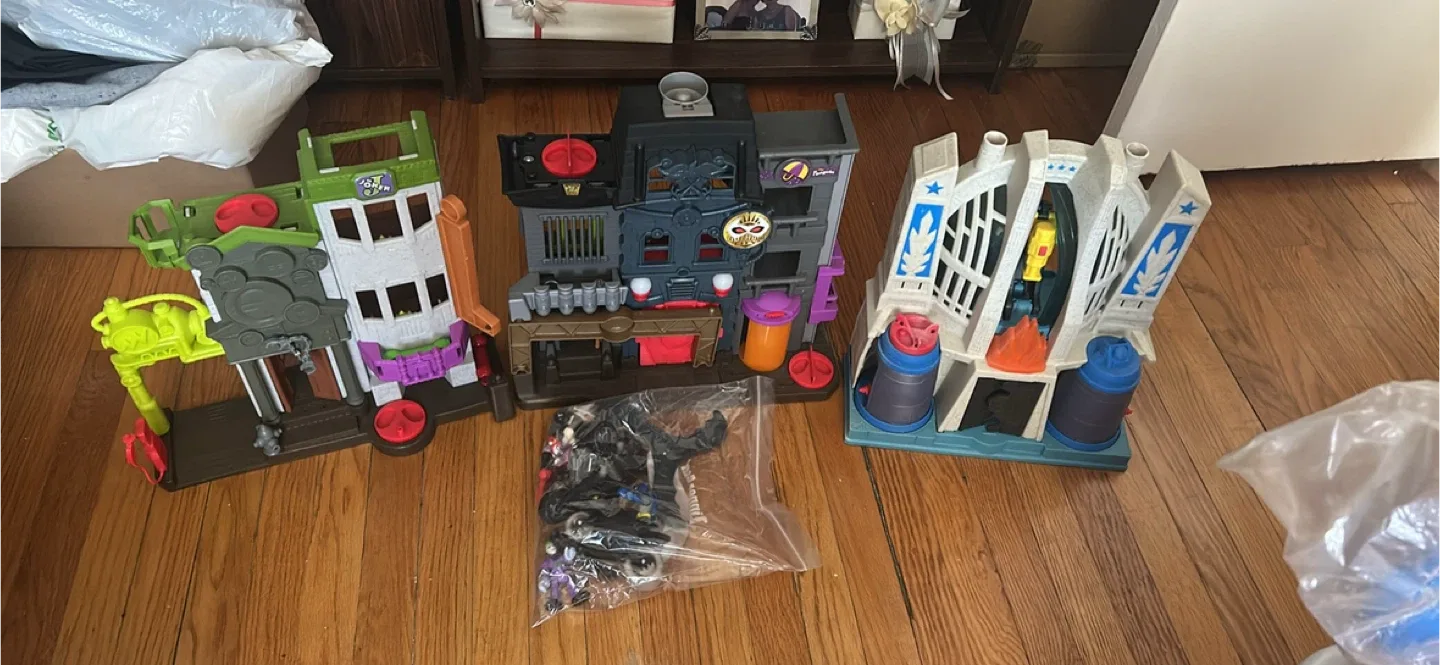 ZOOB BuilderZ, Batman Playset & Black Bathroom Mirror image indicator(2)