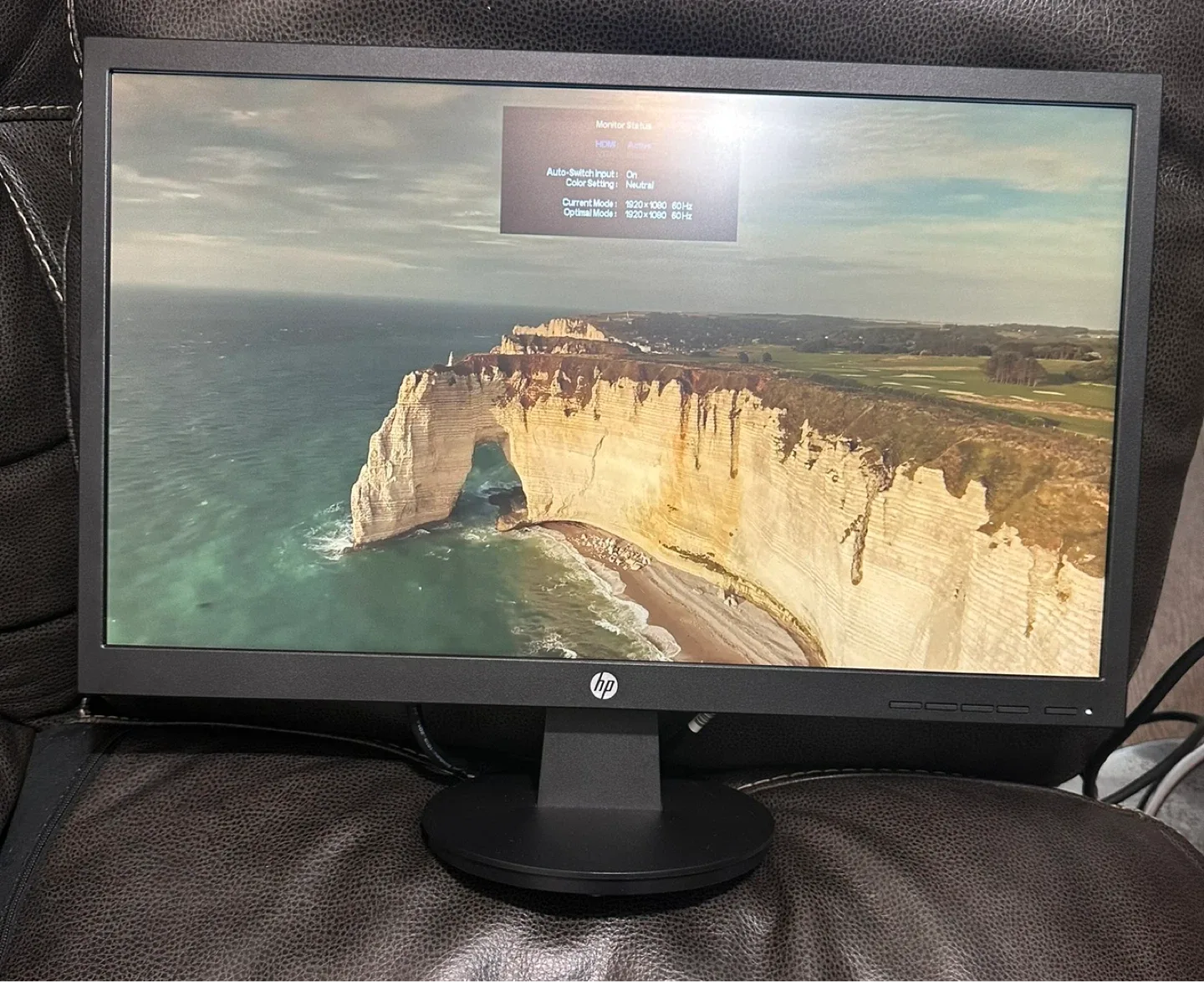HP V22 FHD Monitor - 1920 x 1080 Resolution image indicator(2)
