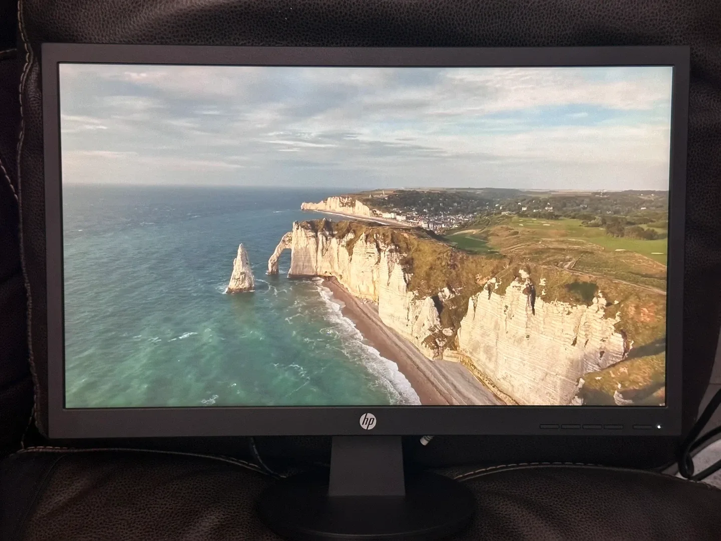HP V22 FHD Monitor - 1920 x 1080 Resolution image indicator(3)