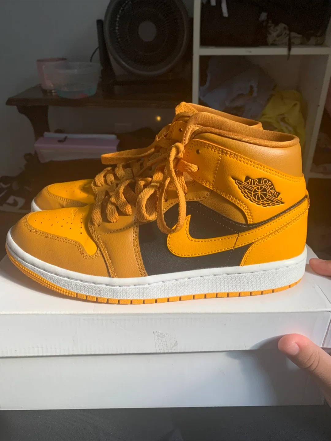 Nike Air Jordan 1 Mid Women's Size 9