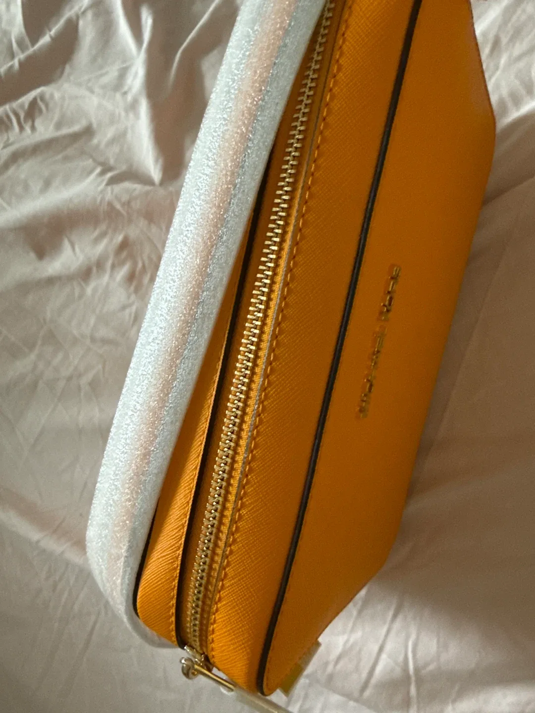 New Michael Kors Jet Set Item Bag image indicator(3)