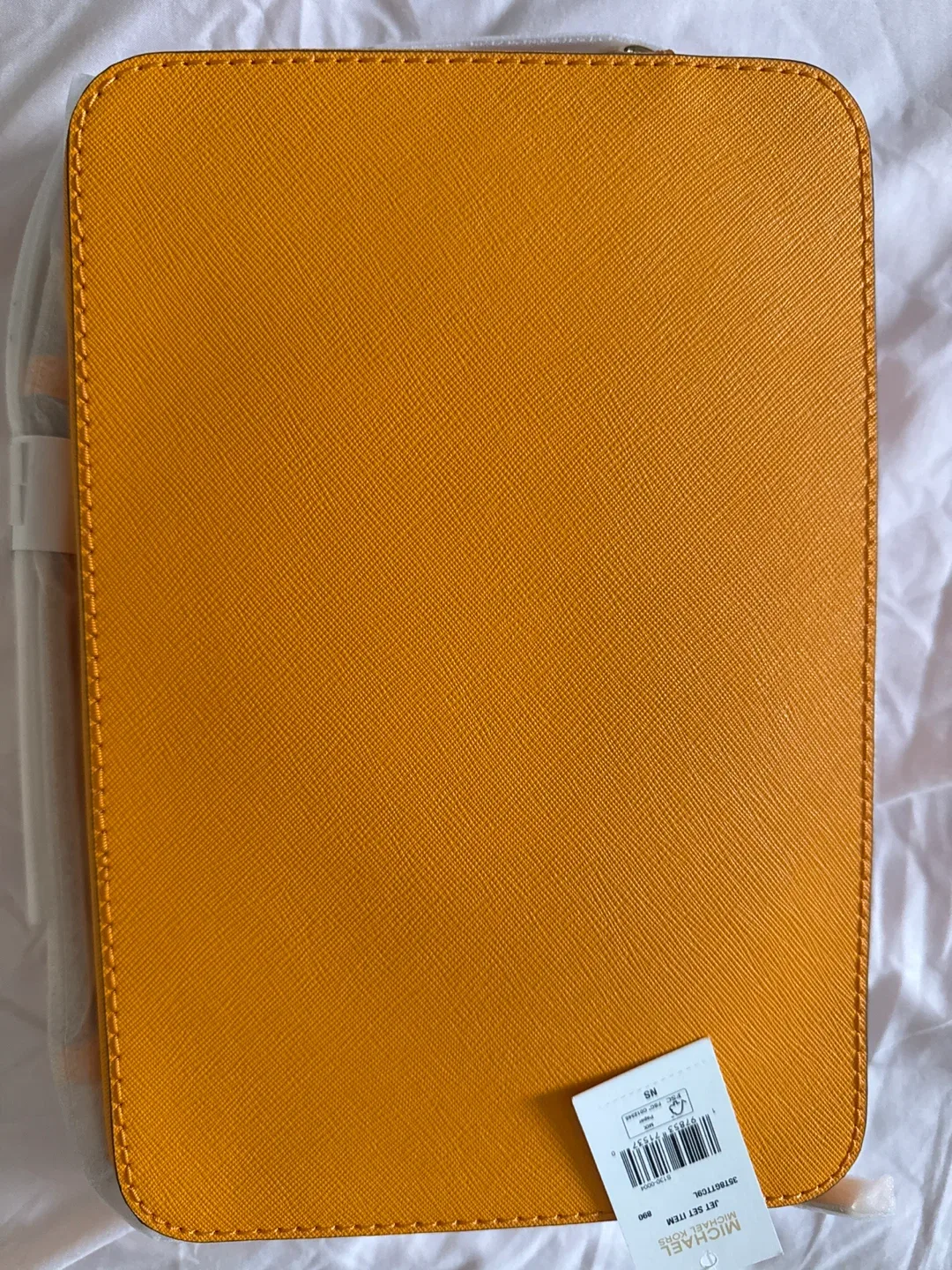 New Michael Kors Jet Set Item Bag image indicator(2)