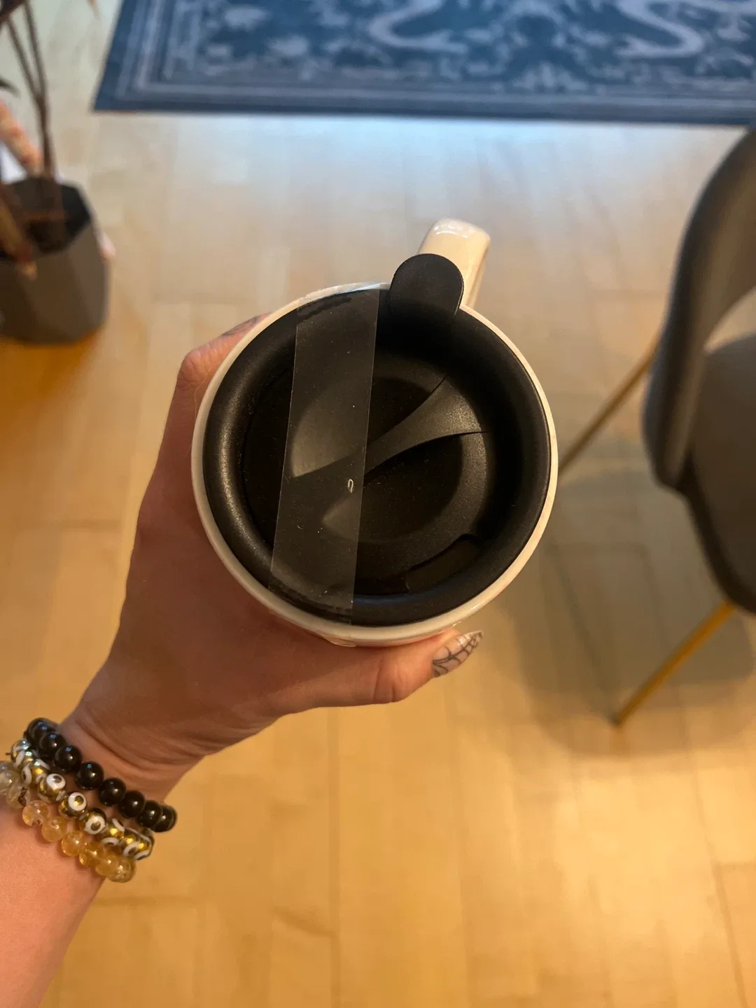 Everyday I'm Hustlin' travel mug image indicator(2)