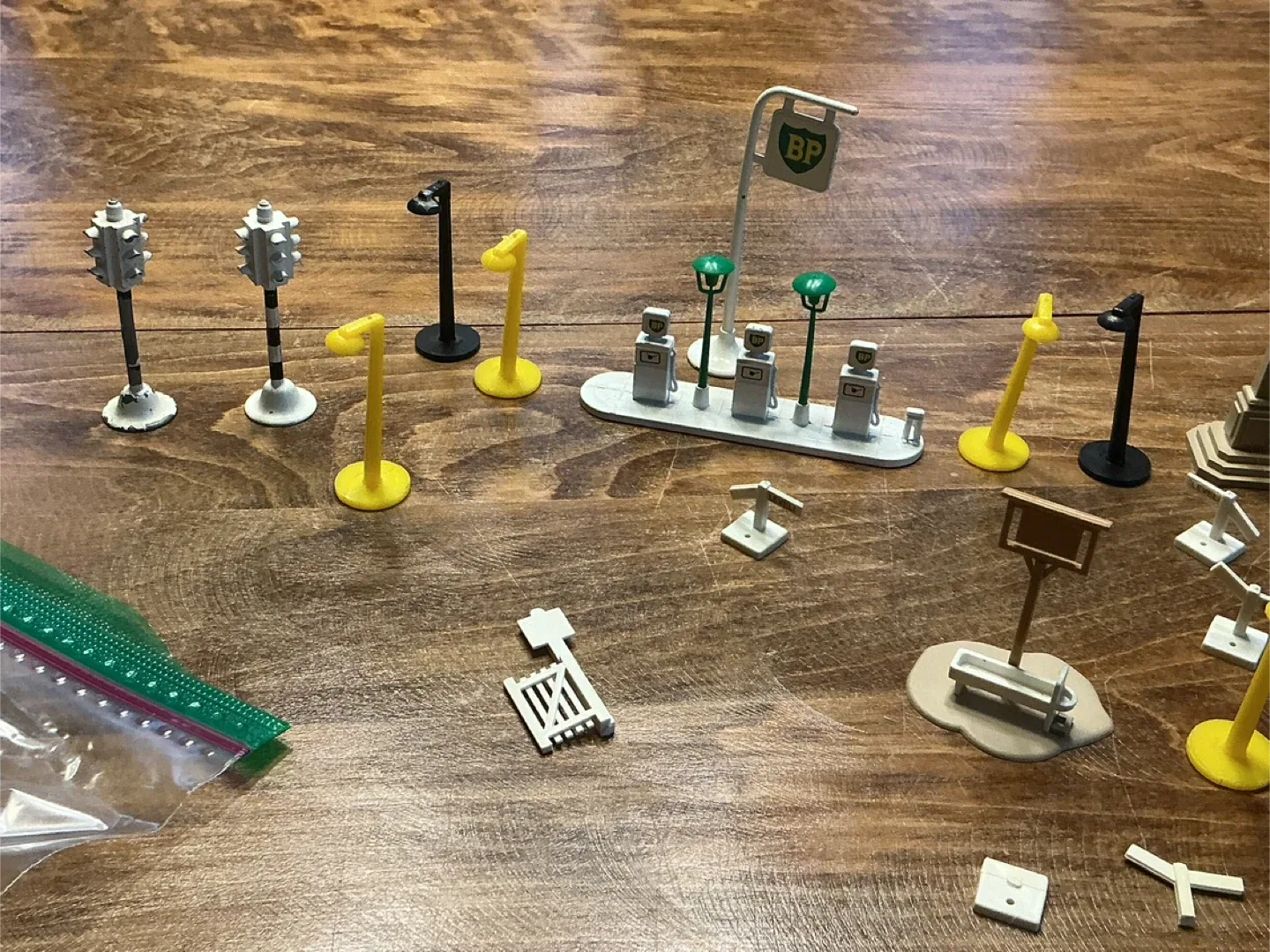 Lots o’ Vintage Toy Train Station Accessories ! image indicator(6)