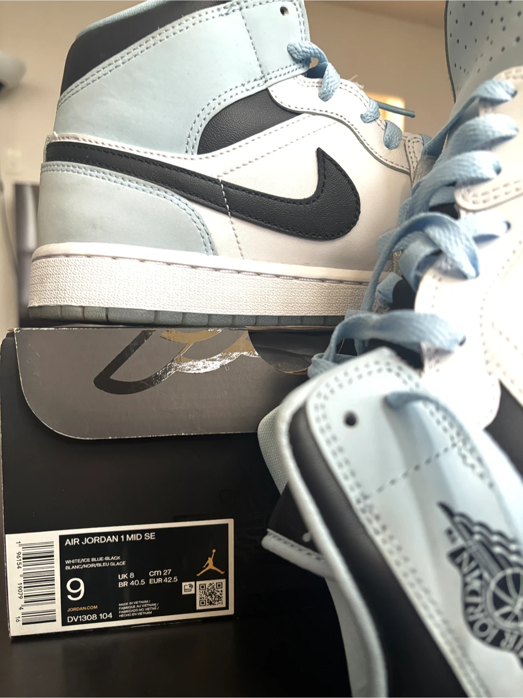 Air Jordan 1 Mid SE Ice Blue Size 9 - photo 3