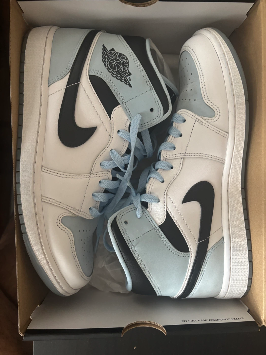 Air Jordan 1 Mid SE Ice Blue Size 9