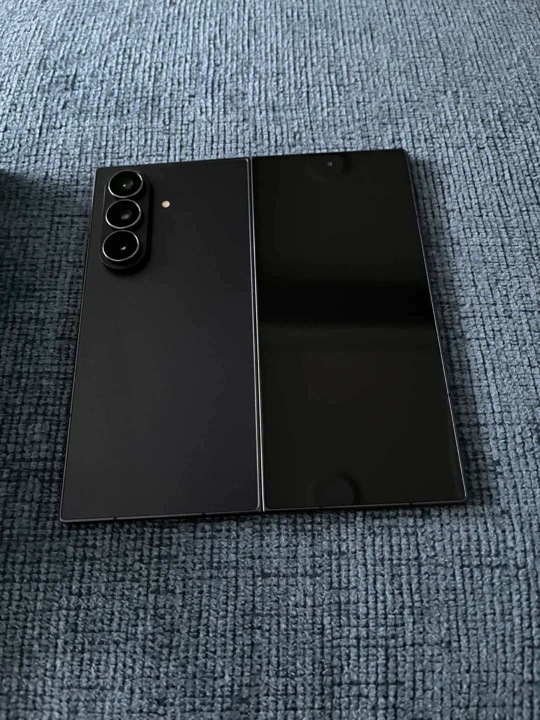 Samsung Galaxy Z Fold7 Jet Black 512GB - Like New! image indicator(3)