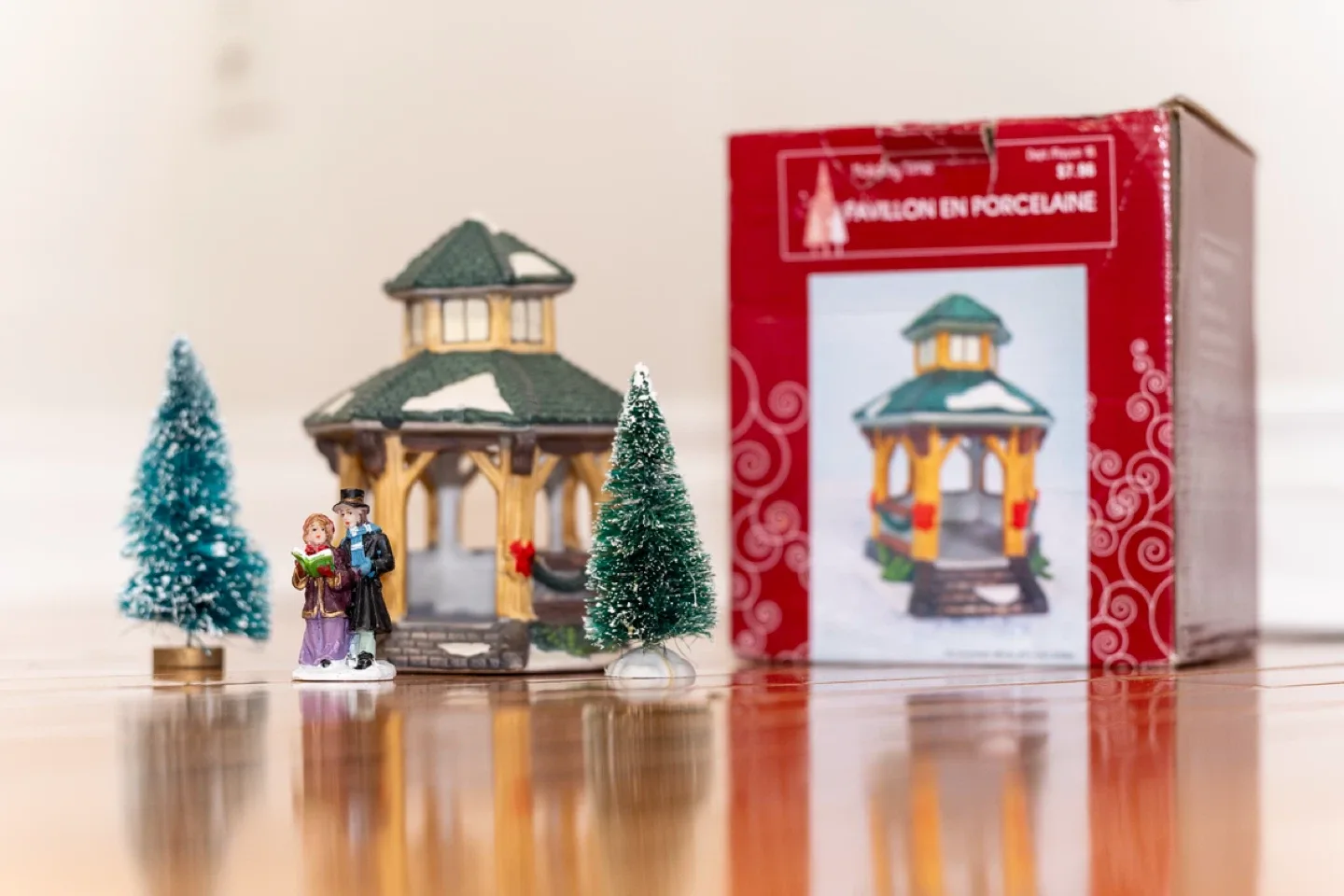 Porcelain Christmas Village Collection image indicator(2)