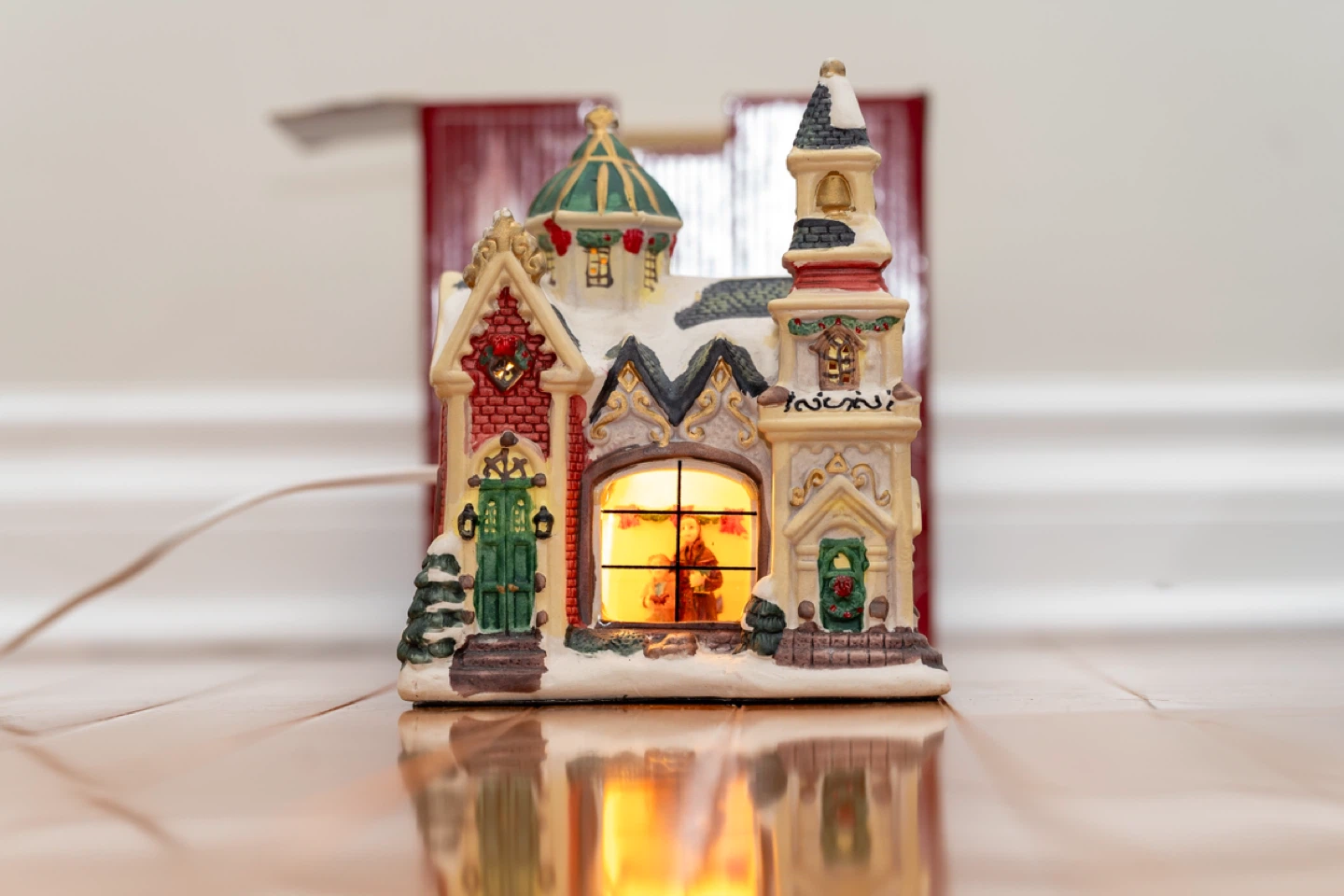 Porcelain Christmas Village Collection - photo 4