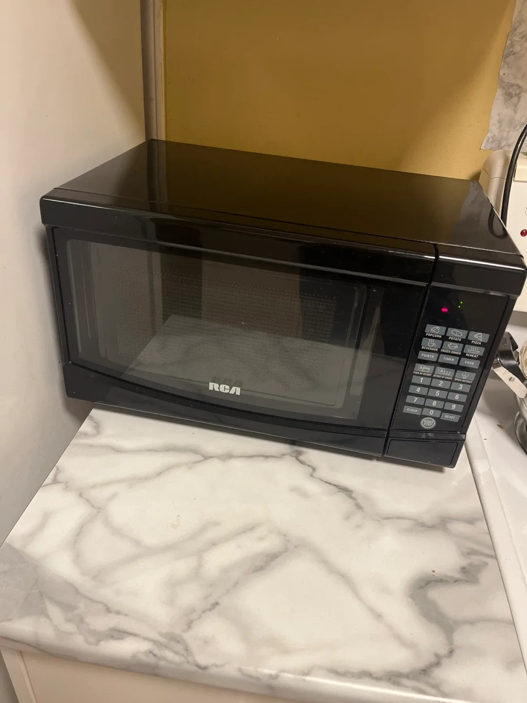 RCA Microwave - Black