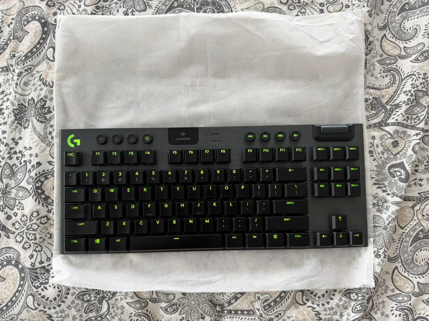 Logitech G915 TKL Tenkeyless Keyboard