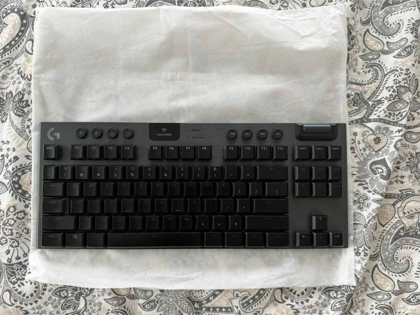 Logitech G915 TKL Tenkeyless Keyboard image indicator(2)