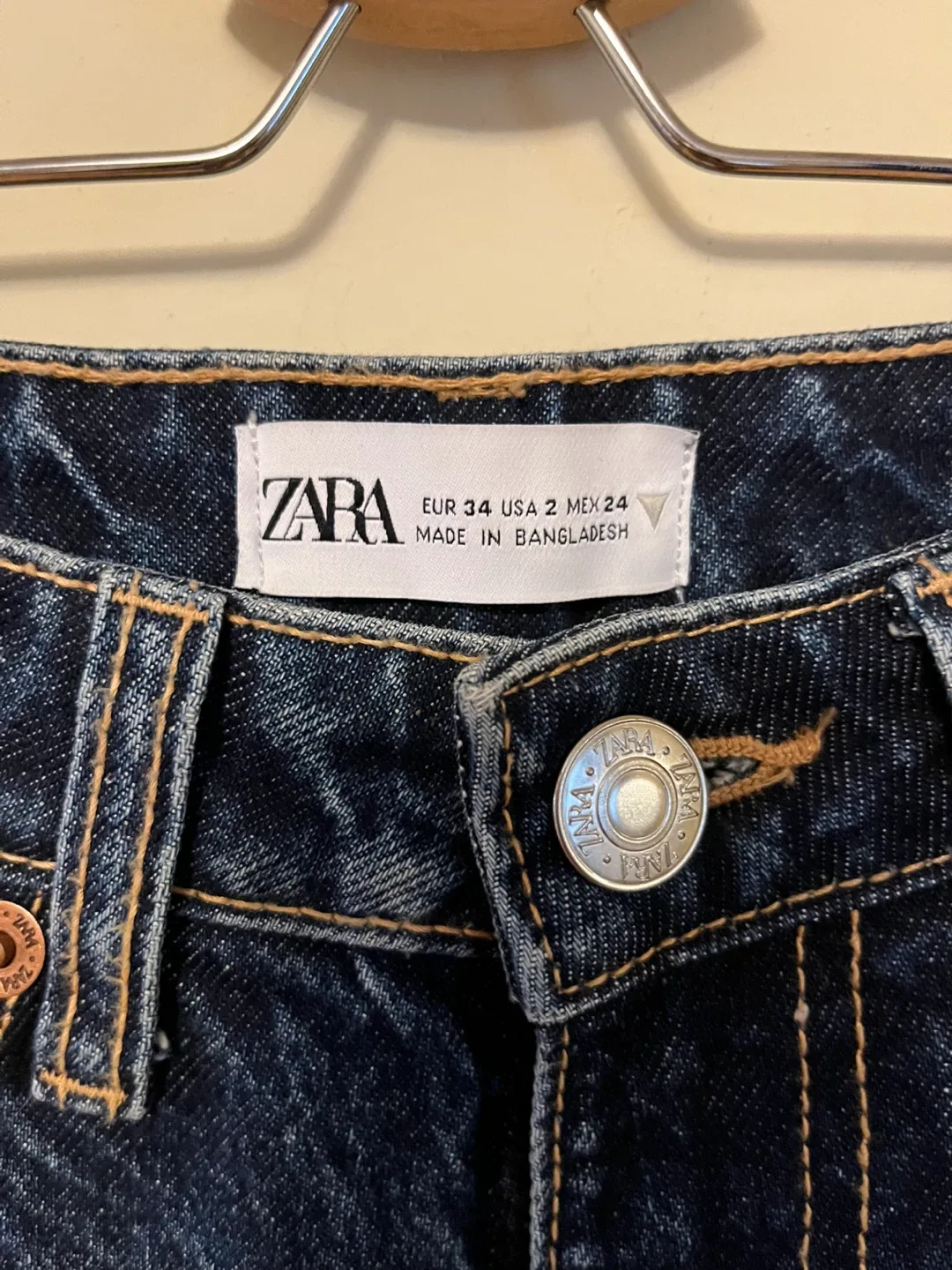 Zara Mom Fit Jeans - Size USA 2 image indicator(3)
