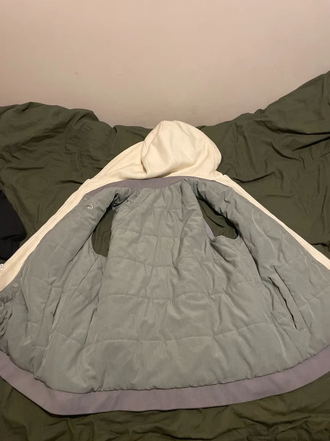 Teamlife Hooded Vest image indicator(3)