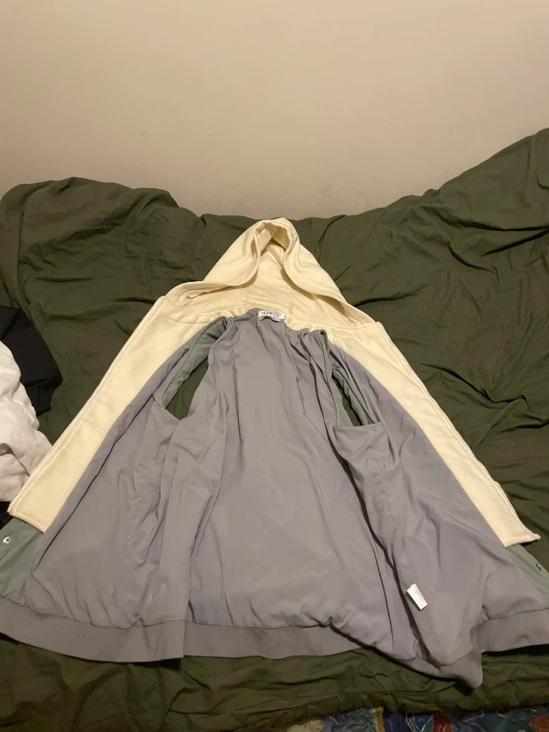 Teamlife Hooded Vest image indicator(2)