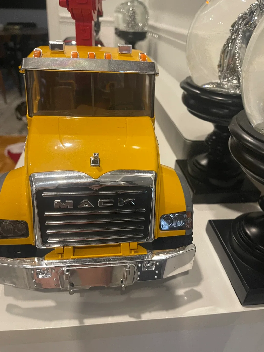 Bruder Mack Granite tow truck and Roadster car image indicator(2)