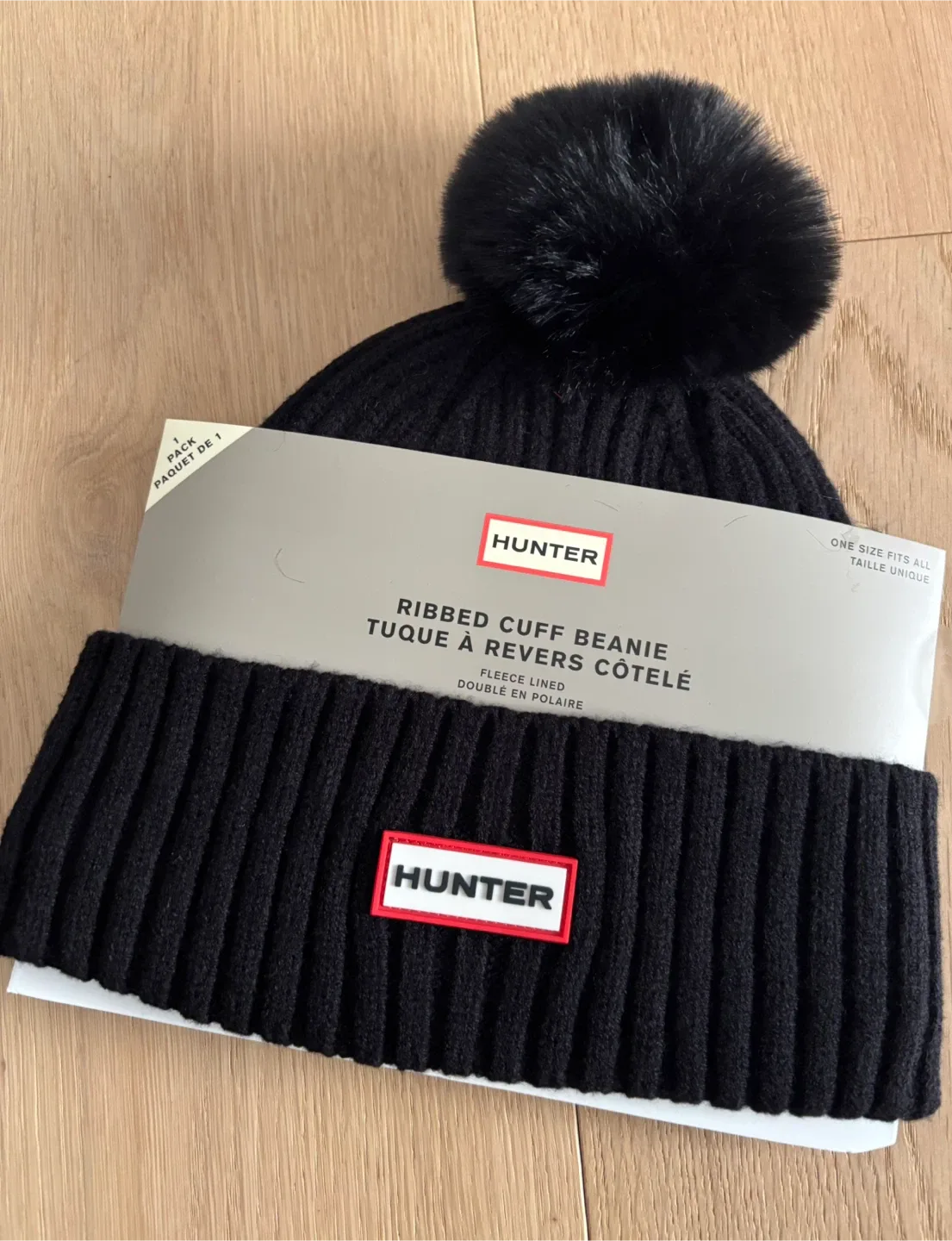NEW HUNTER Women’s RIBBED KNIT CUFF POM POM BEANIE HAT Black NWT