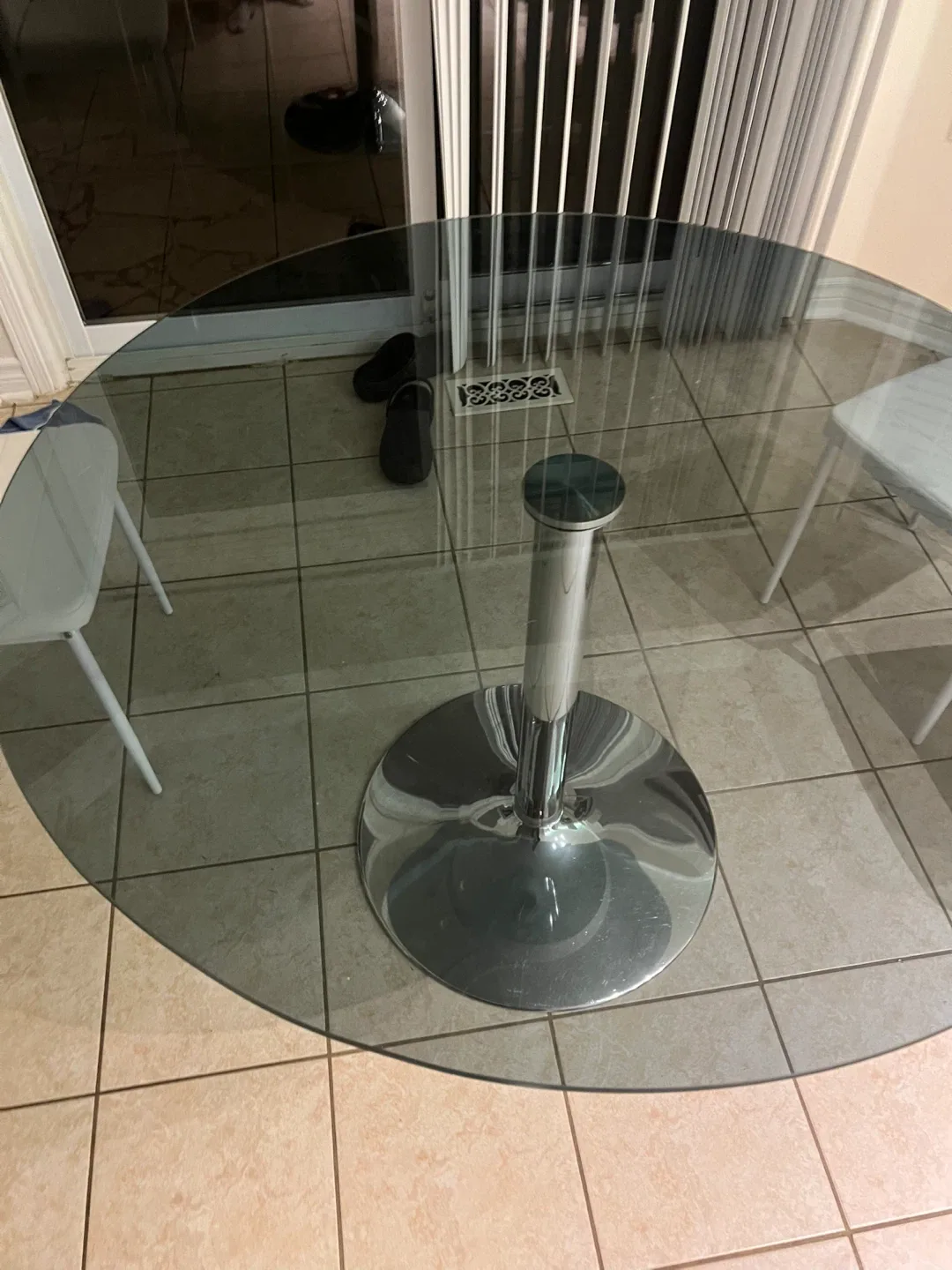 Round Glass Top Dining Table image indicator(3)