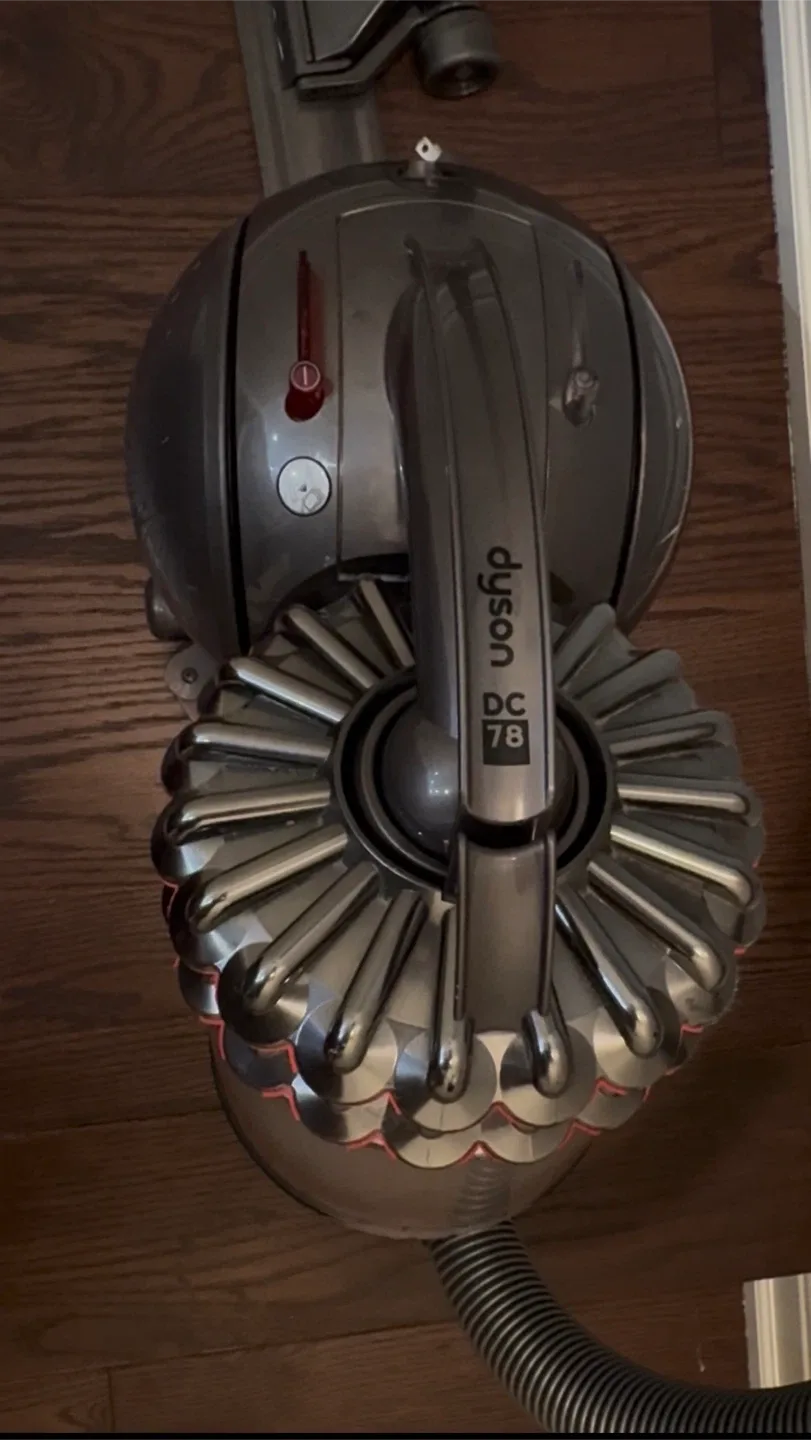 Dyson DC78 Vacuum Cleaner