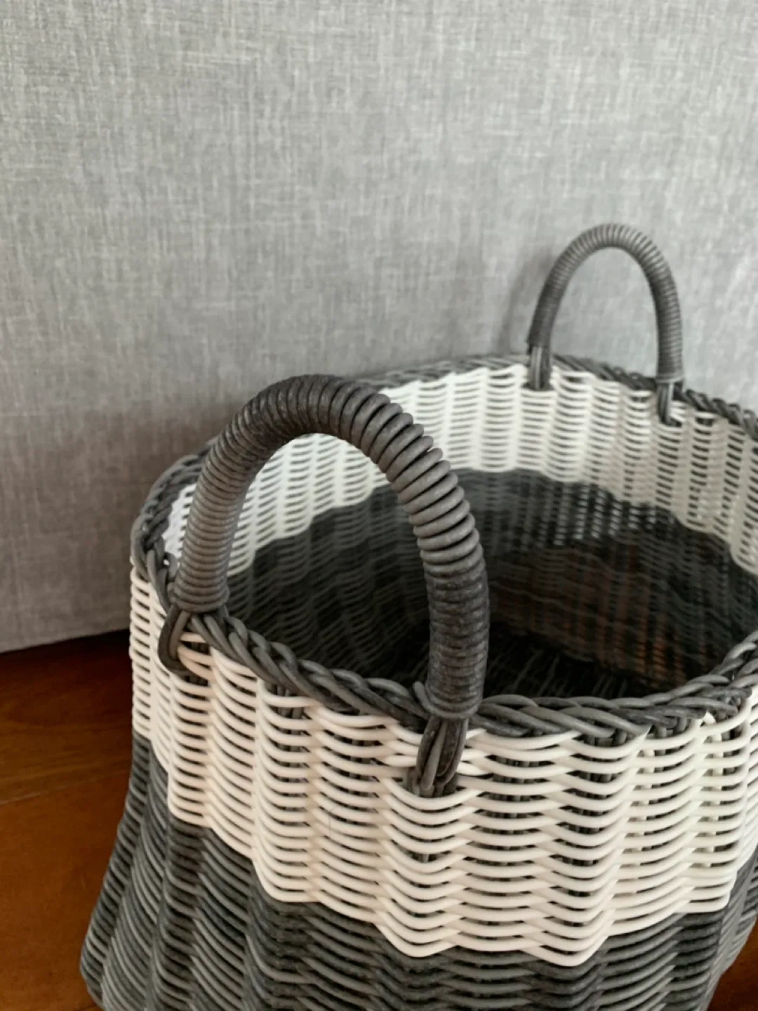 Plastic Woven Storage Basket with Handles image indicator(2)
