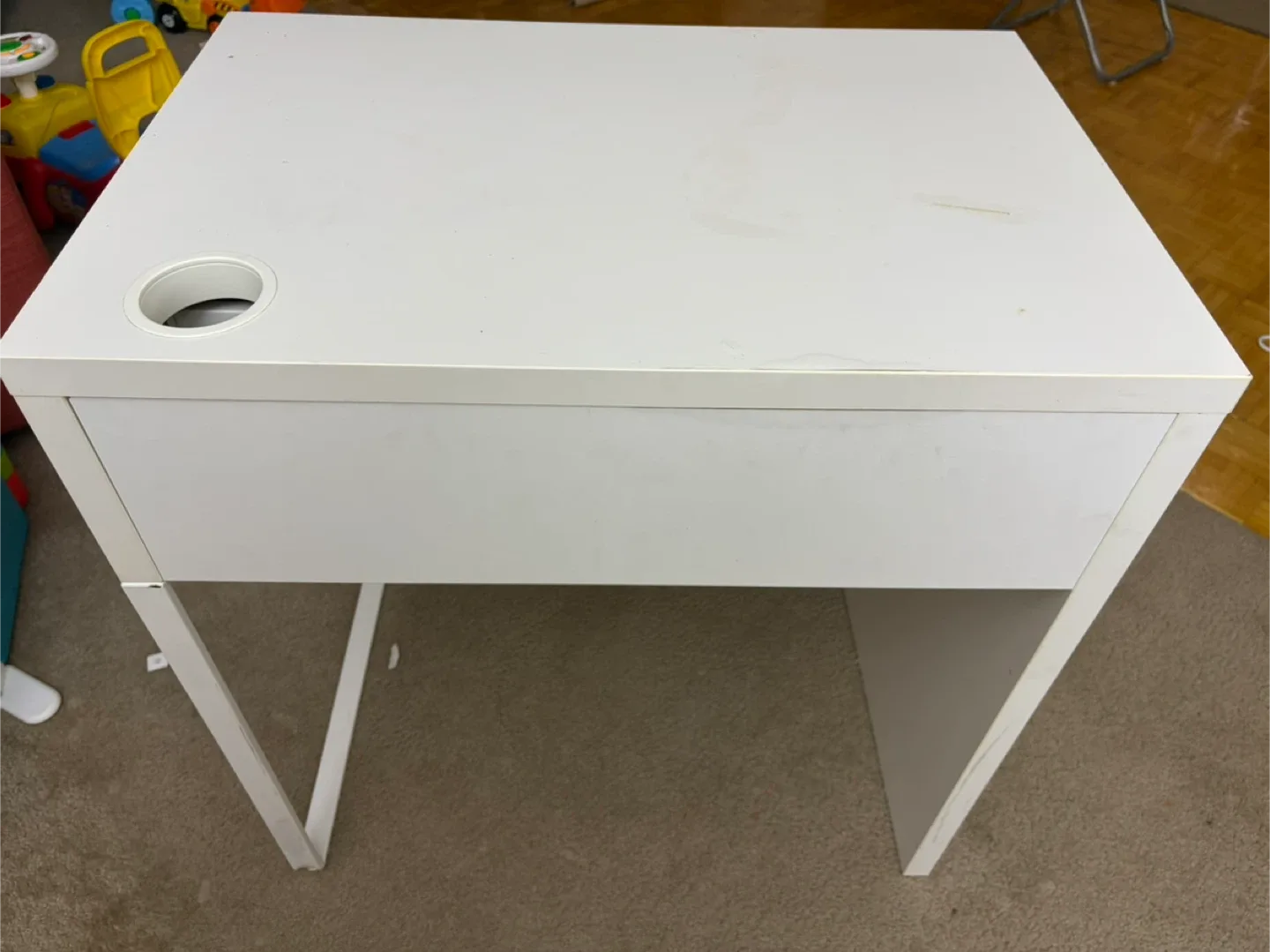 IKEA Micke Desk - White image indicator(4)