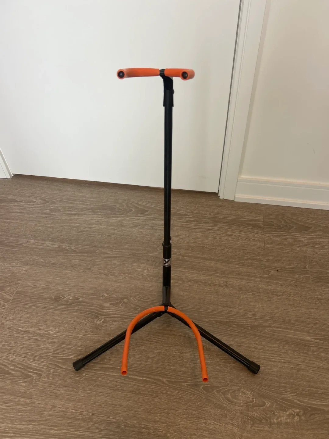Yorkville Guitar Stand - Black & Orange