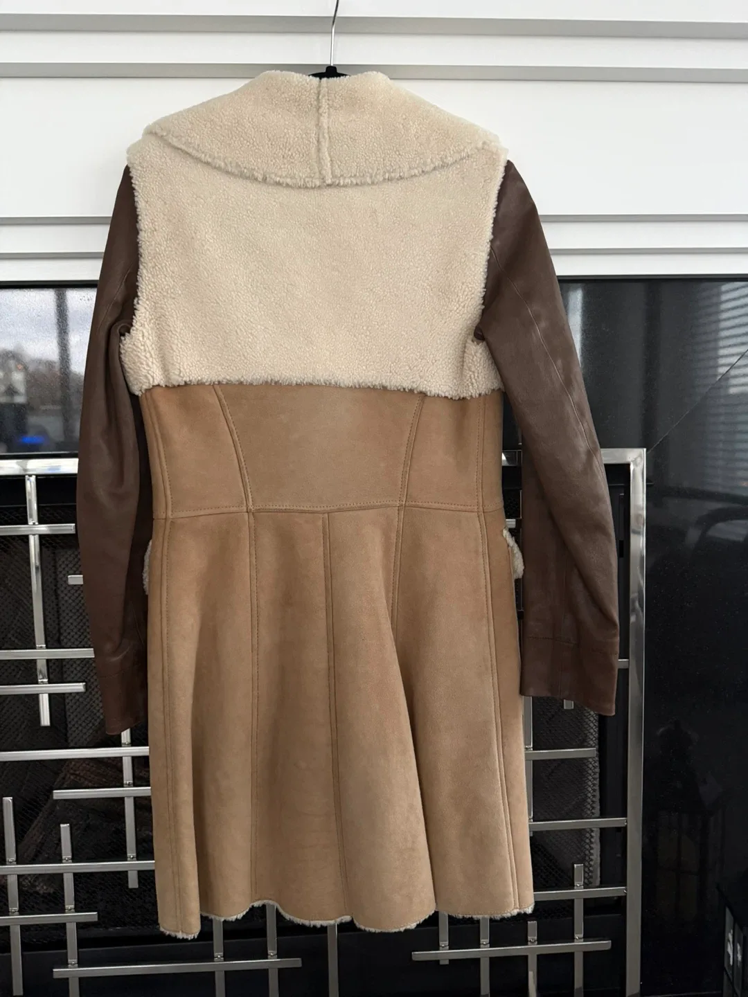 TOD'S Shearling Lambskin Leather Coat - Size 38 image indicator(2)